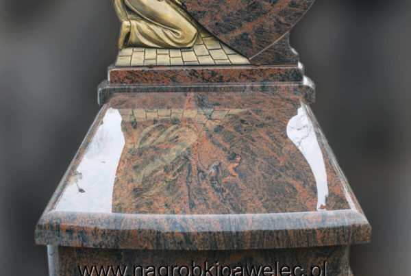Nagrobek granitowy z figurą anioła i stelą w kształcie serca